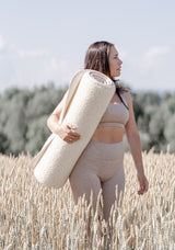 yogamatte ull, ullmatte, yogamatte i ull, wool yoga mat, meditasjonsmatte ull,meditasjonsmadrass, kundalini, medisinsk yoga, yin yoga, yin yogamatte, hvit yogamatte, yogautstyr, norsk nettbutikk