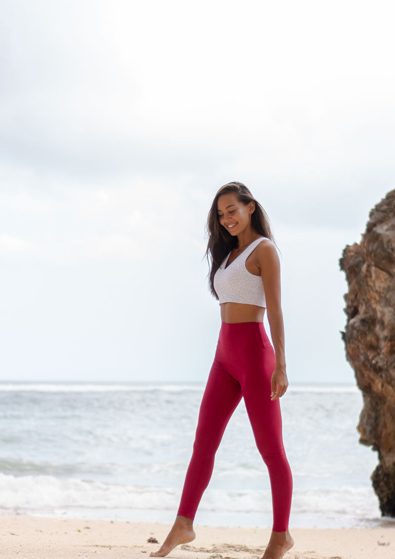 lilla og rød tights squatproof høyt liv miljøvennlig treningsklær leggings til yoga trening bærekraftig yogatøy treningstøy