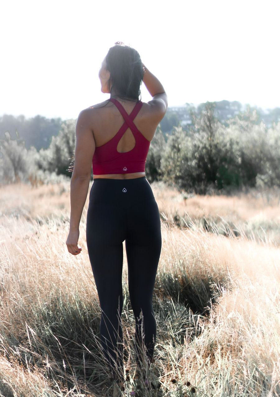 miljøvennlige-yogaklær-treningsklær-yogautstyr-naturlig-crop-top-yoga-tights-høyt-liv-theasanas-yogaprodukter-yogabutikk  bærekraftig treningstøy