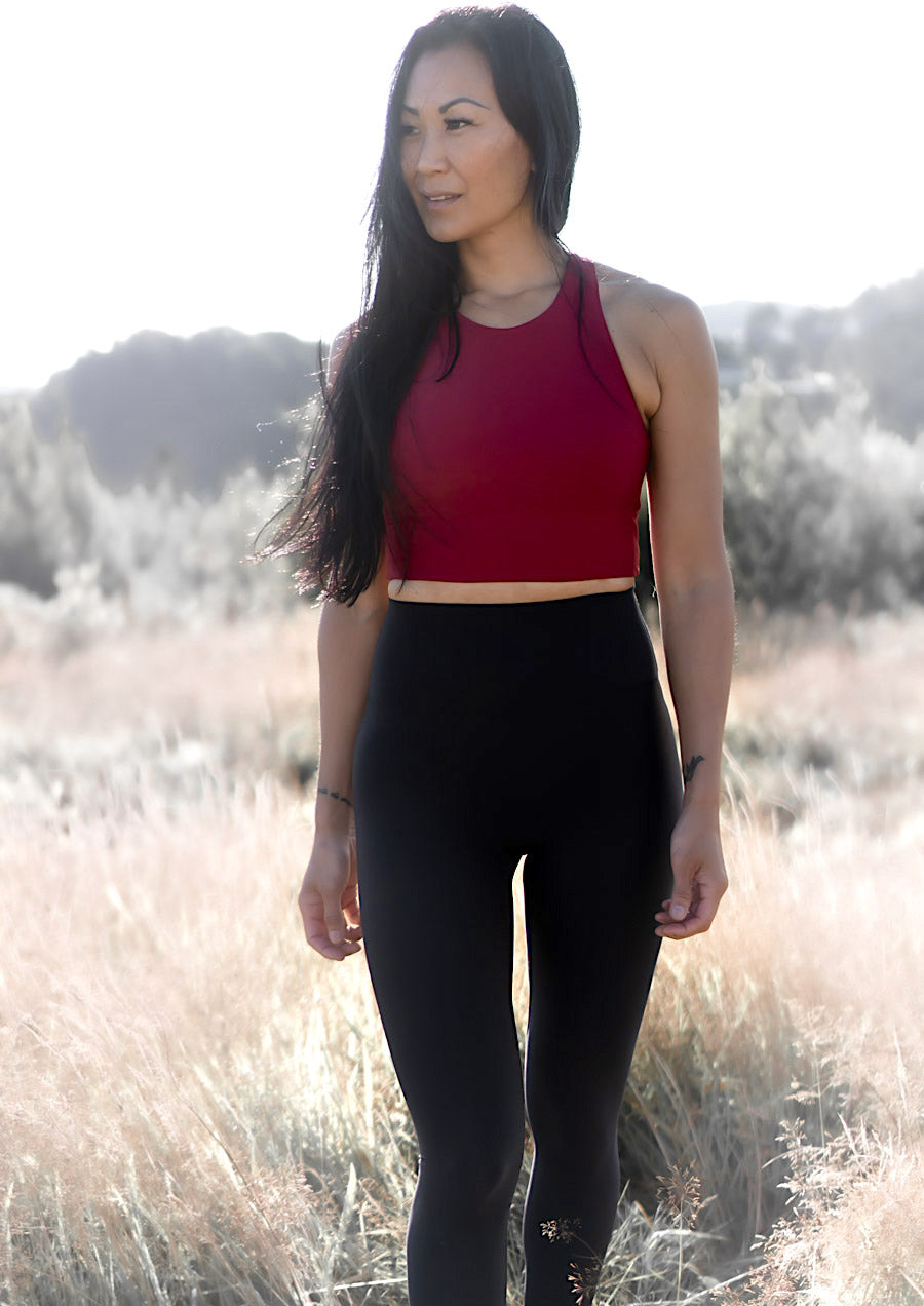 miljøvennlige-yogaklær-treningsklær-yogautstyr-naturlig-crop-top-yoga-tights-høyt-liv-theasanas-yogaprodukter-yogabutikk  bærekraftig treningstøy