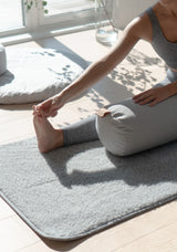 yogamatte ull, ullmatte, yogamatte i ull, wool yoga mat, meditasjonsmatte ull,meditasjonsmadrass, kundalini, medisinsk yoga, yin yoga, yin yogamatte, hvit yogamatte, yogautstyr, norsk nettbutikk