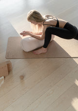 bærekraftig treningstøy yoga bolster kork yogamatte kork yogablokker the asanas