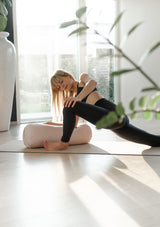 yogabolster rosa Yoga pute yogaputer bærekratig yogautstyr nettbutikk the asanas yogapølse hvordan bruke yoga bolster yin yoga utstyr