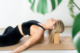 yogaklær online butikk svart tights til yoga sportsbh stropper i rygg kryss